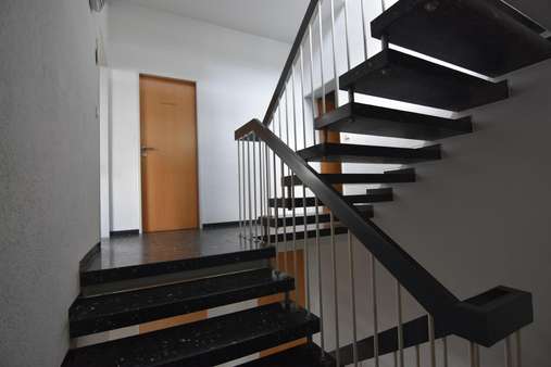 Treppenhaus - Halle in 56170 Bendorf mit 2614m² kaufen