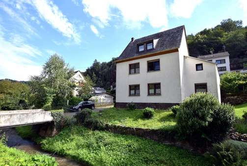 Straßenansicht - Zweifamilienhaus in 56330 Kobern-Gondorf mit 164m² kaufen