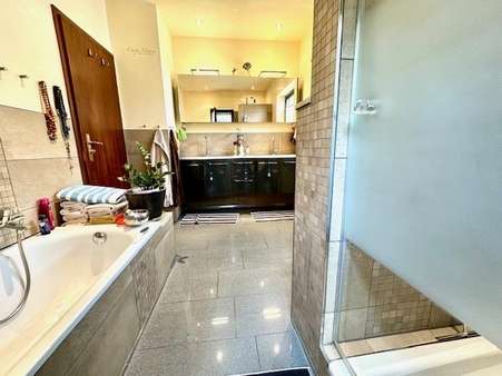 Badezimmer - Doppelhaushälfte in 56076 Koblenz mit 196m² kaufen