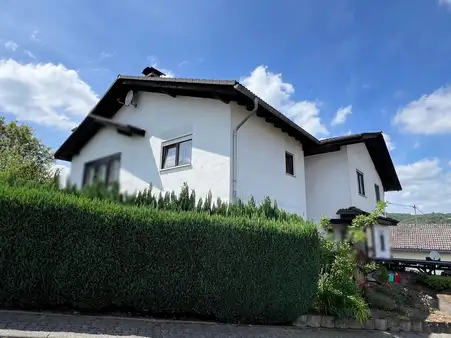 Fürthen, große Eigentumswohnung (Dachgeschoss) mit Carportstellplatz  und Panoramablick