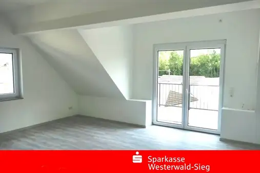 NEUWERTIGE 4-ZIMMER-ETW IM DG!!! - Mit Balkon, Wärmepumpe, Keller u. 2 Stellplätzen!