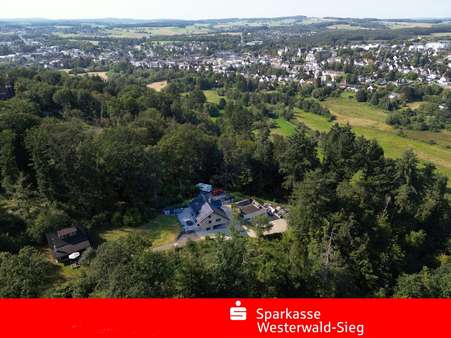 Luftbild Wohnhaus + Gästehaus - Einfamilienhaus in 57610 Altenkirchen mit 151m² kaufen