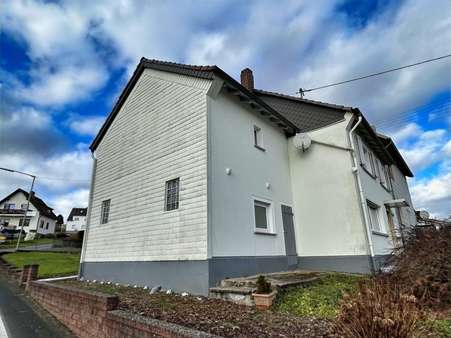 Seitenansicht - Einfamilienhaus in 57539 Bitzen mit 112m² kaufen