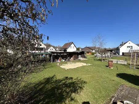 Gemütliches Einfamilienhaus mit Carport und großem Garten in ruhiger Lage
