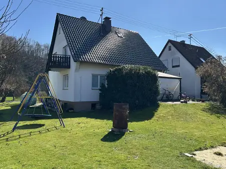 Gemütliches Einfamilienhaus mit Carport und großem Garten in ruhiger Lage