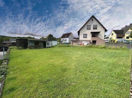 Blick über das Grundstück Blick über das Grundstück - Einfamilienhaus in 57589 Pracht mit 104m² kaufen