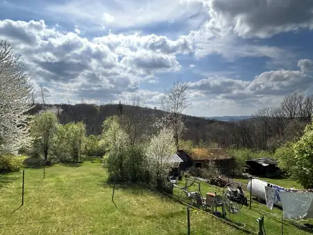 Bitzen, Reihenmittelhaus mit großem Grundstück in sehr ruhiger Lage
