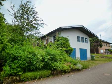 Straßenansicht - Südwest - Einfamilienhaus in 56479 Hüblingen mit 96m² kaufen