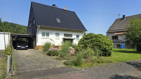 Gemütliches Einfamilienhaus mit Carport und großem Garten in ruhiger Lage