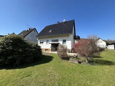 Gemütliches Einfamilienhaus mit Carport und großem Garten in ruhiger Lage