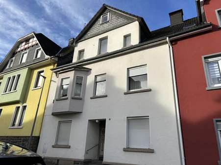 Straßenansicht - Zweifamilienhaus in 57537 Wissen mit 198m² kaufen
