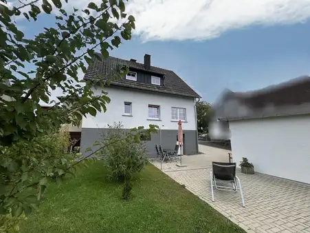 Birken-Honigsessen, 2022 modernisiertes Einfamilienhaus mit tollem Panoramablick