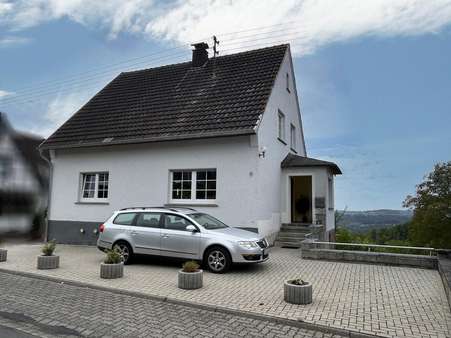 Straßenansicht Straßenansicht - Einfamilienhaus in 57587 Birken-Honigsessen mit 120m² kaufen