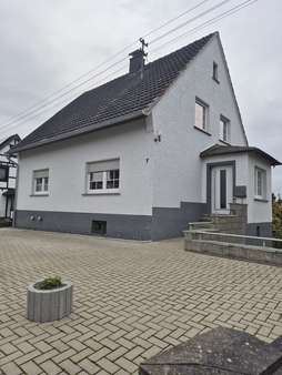 Straßenansicht - Einfamilienhaus in 57587 Birken-Honigsessen mit 115m² kaufen
