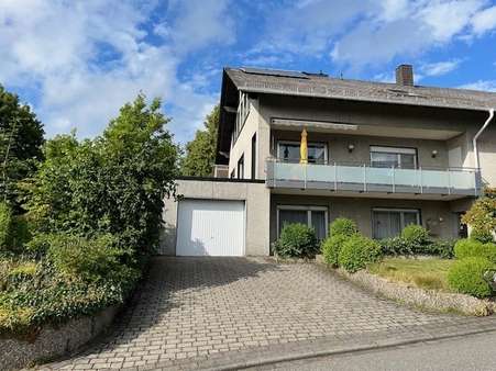 Straßenansicht - Einfamilienhaus in 57578 Elkenroth mit 258m² kaufen