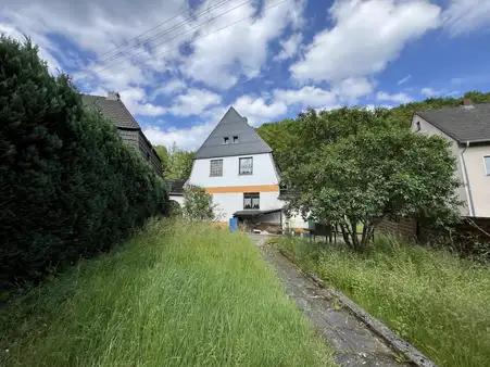 Hamm-Sieg, Nähe Au, kleine Doppelhaushälfte mit Garten