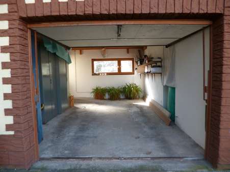 Garage rechts - Etagenwohnung in 56414 Hundsangen mit 120m² kaufen