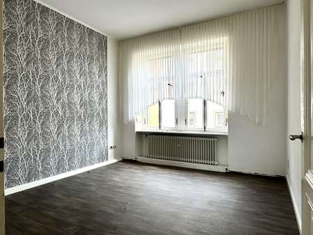 Wohnzimmer 1. OG - Mehrfamilienhaus in 56564 Neuwied mit 145m² kaufen