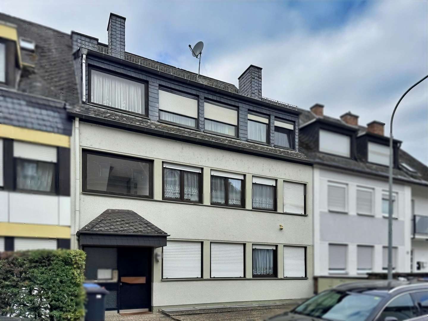 Hausansicht  - Dachgeschosswohnung in 56170 Bendorf mit 94m² kaufen