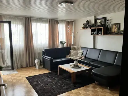 Charmante 3-Zimmer-Dachgeschosswohnung mit Balkon und Garage