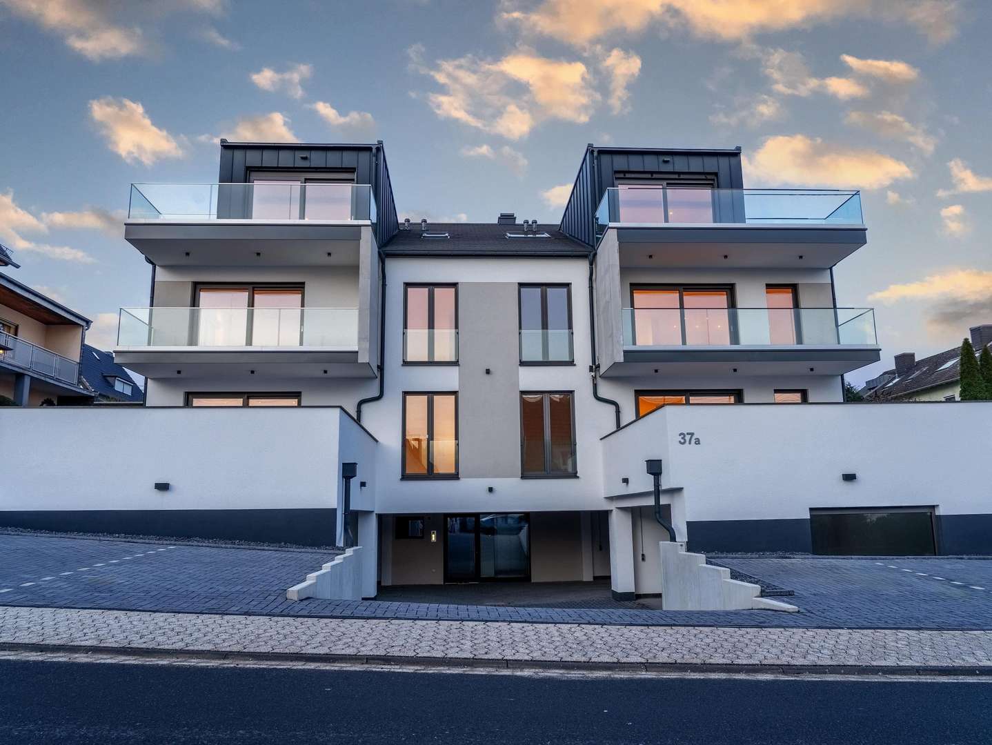 Straßenansicht (Stand 27.01.2024) - Penthouse-Wohnung in 56581 Melsbach mit 112m² kaufen