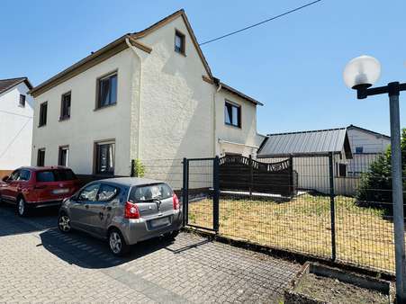Außenansicht Außenansicht - Zweifamilienhaus in 56566 Neuwied mit 173m² kaufen