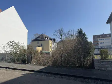 Baugrundstück für ein Ein-/Mehrfamilienhaus in zentraler Lage 