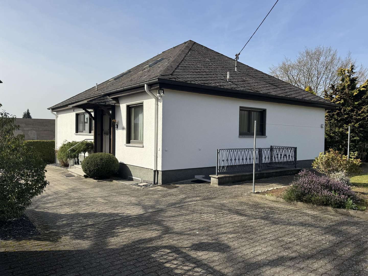 Aussenansicht - Bungalow in 56567 Neuwied mit 120m² kaufen