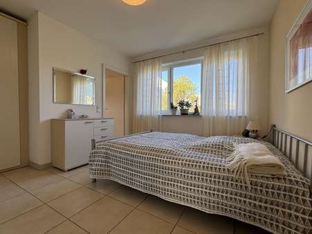 Schlafzimmer - Einfamilienhaus in 56564 Neuwied mit 228m² kaufen