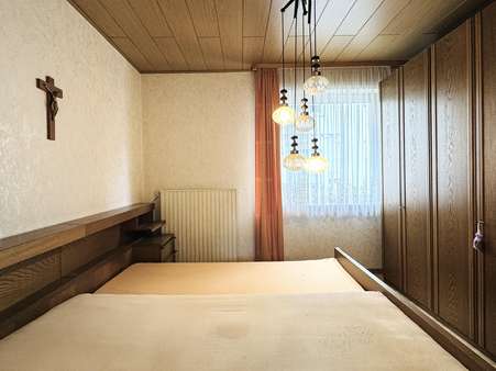 Schlafzimmer Erdgeschoss Schlafzimmer Erdgeschoss - Zweifamilienhaus in 56566 Neuwied mit 118m² kaufen