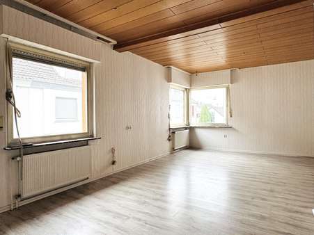 Wohnzimmer Obergeschoss Wohnzimmer Obergeschoss - Zweifamilienhaus in 56566 Neuwied mit 118m² kaufen