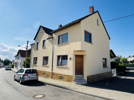 Außenansicht Außenansicht - Einfamilienhaus in 56567 Neuwied mit 169m² kaufen