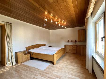 Schlafzimmer - Einfamilienhaus in 56276 Großmaischeid mit 159m² kaufen