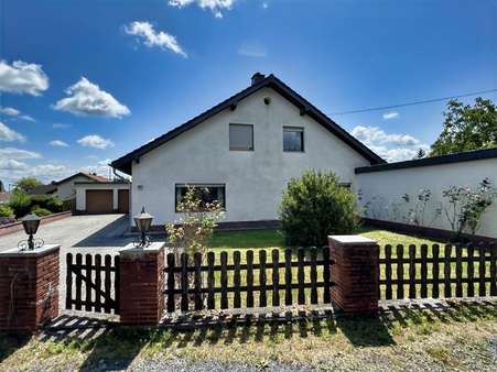 Nordwestansicht Nordwestansicht - Einfamilienhaus in 53578 Windhagen mit 300m² kaufen