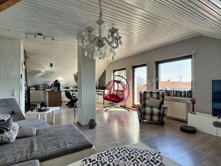 Wohnraum mit Balkonzugang im OG Wohnraum mit Balkonzugang im OG - Einfamilienhaus in 53578 Windhagen mit 300m² kaufen