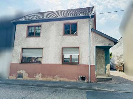 Hausansicht Hausansicht - Zweifamilienhaus in 56566 Neuwied mit 210m² kaufen