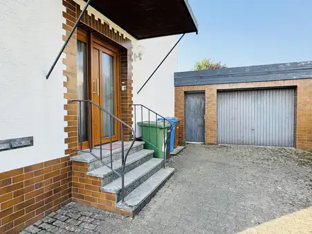 Zweifamilienhaus in ruhiger Lage von Torney