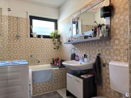 Badezimmer mit WM-Anschluss Badezimmer mit WM-Anschluss - Etagenwohnung in 56564 Neuwied mit 66m² kaufen