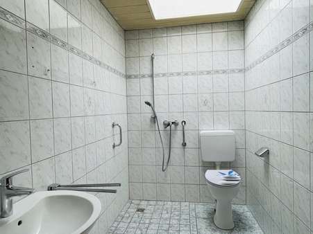 Badezimmer Obergeschoss - Einfamilienhaus in 56567 Neuwied mit 191m² kaufen