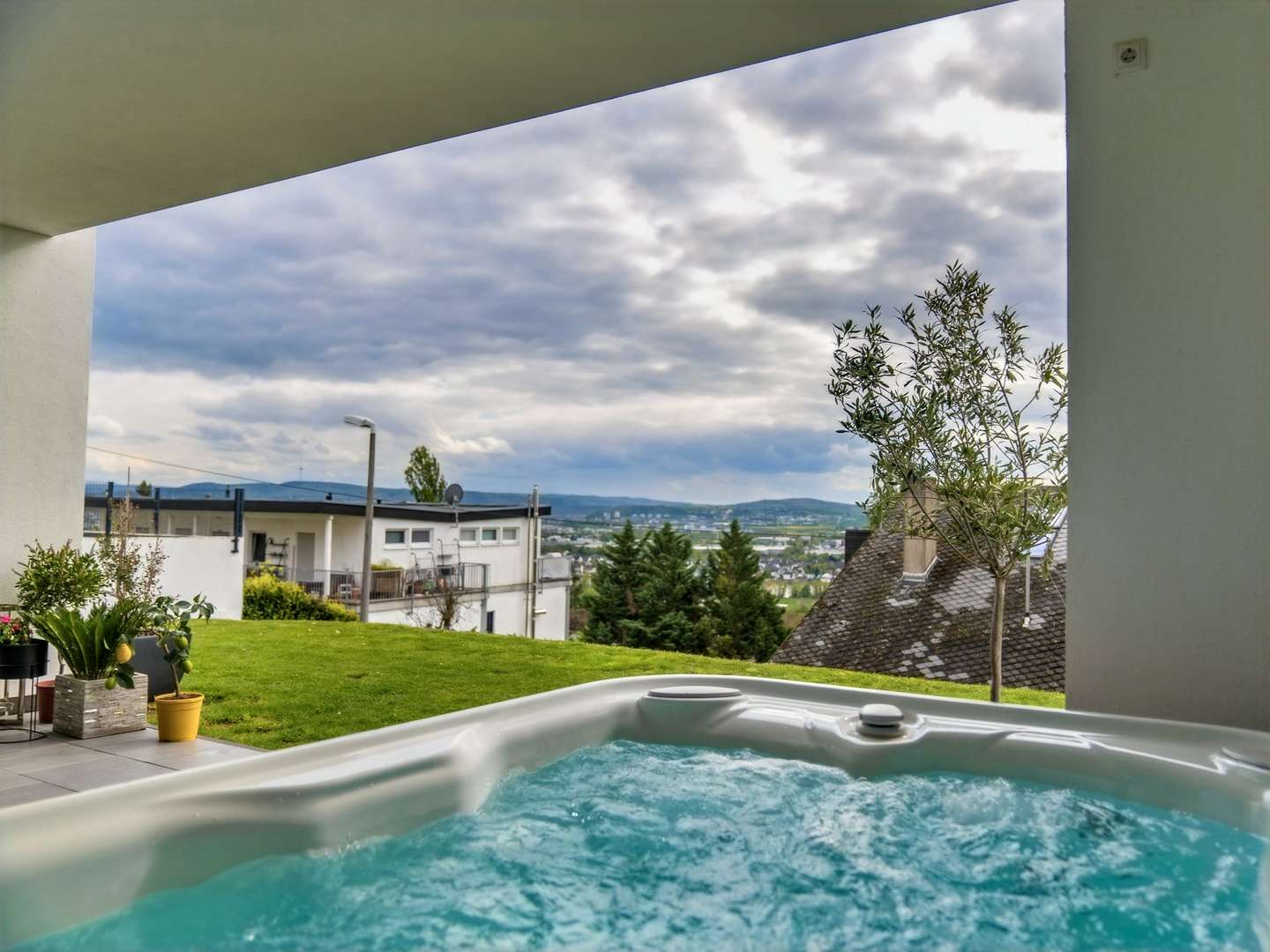 Ausblick vom Whirlpool  - Souterrain-Wohnung in 56191 Weitersburg mit 94m² kaufen