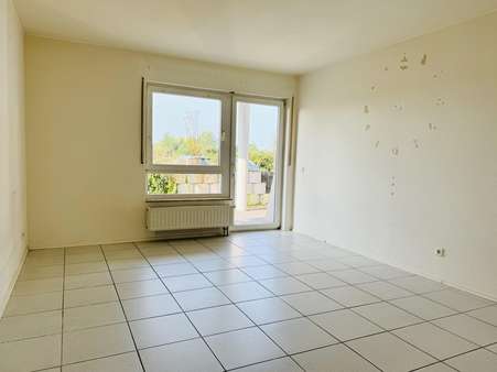 Wohnzimmer - Souterrain-Wohnung in 56566 Neuwied mit 56m² kaufen