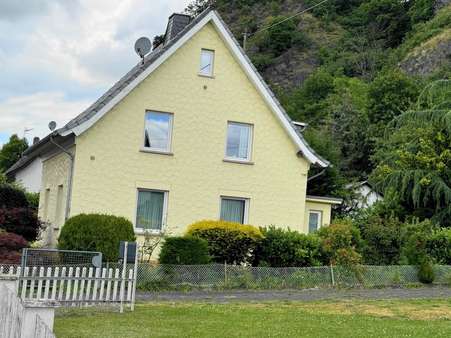 Seitenansicht rechts - Einfamilienhaus in 53557 Bad Hönningen mit 137m² kaufen