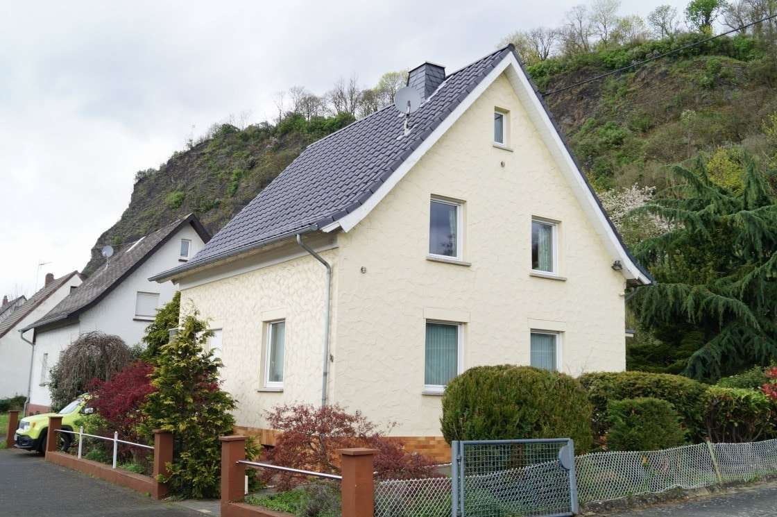 Seitenansicht rechts - Einfamilienhaus in 53557 Bad Hönningen mit 137m² kaufen