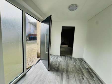 Eingangsbereich - Einfamilienhaus in 56645 Nickenich mit 165m² kaufen