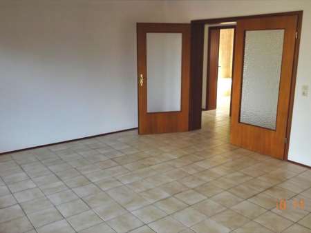 Wohnzimmer - Etagenwohnung in 56626 Andernach mit 87m² kaufen