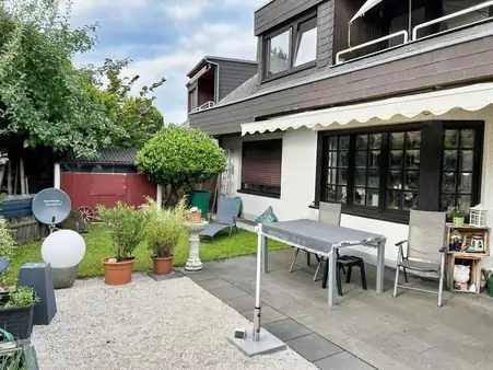 Attraktives 2-Familienhaus m. Loggia, Terrasse, Garten, Garage u. Stellpl.