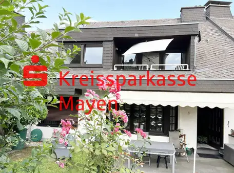 Attraktives 2-Familienhaus m. Loggia, Terrasse, Garten, Garage u. Stellpl.