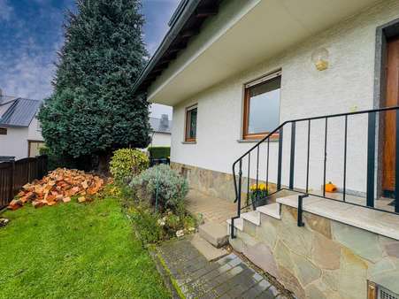 Eingangsbereich außen - Einfamilienhaus in 56745 Bell mit 160m² kaufen