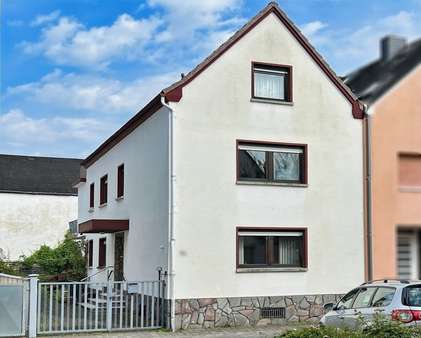 Straßenansicht - Einfamilienhaus in 56220 Urmitz mit 147m² kaufen
