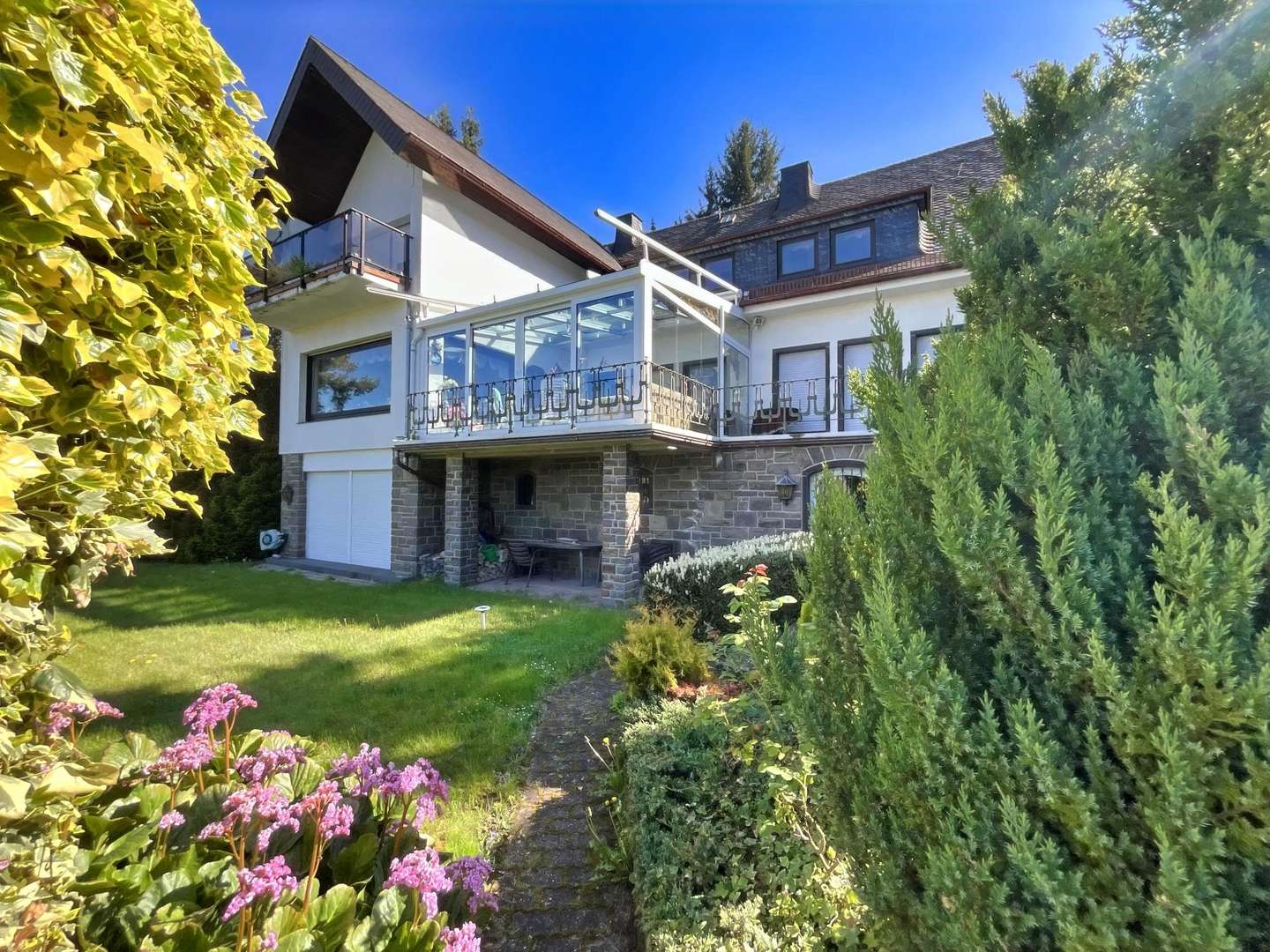 Unternehmervilla mitten in der Stadt mit toller Aussicht.